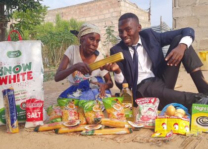 Trabalho missionário de Edílio Langa em Moçambique com ações sociais, alfabetização e distribuição de alimentos