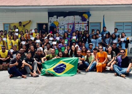 Jovens participando da EBJ no Rio Gurijuba e construção da base missionária em Portel Pará