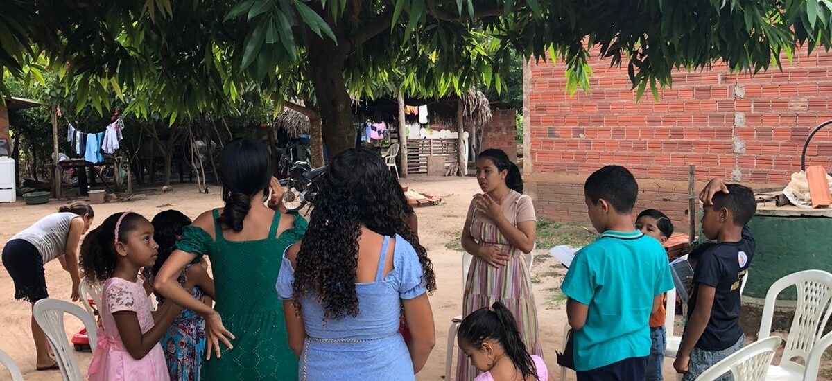 Projeto infantil e evangelismo realizado por Dinar e Rian Ferraz em Sucupira do Norte MA