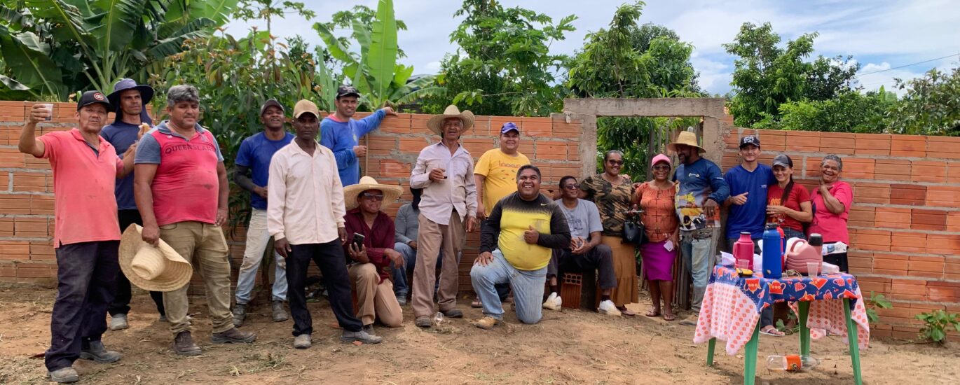 Construção do templo no povoado Três Paus em Mortugaba Bahia