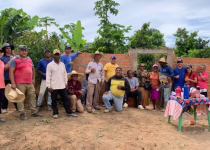 Construção do templo no povoado Três Paus em Mortugaba Bahia