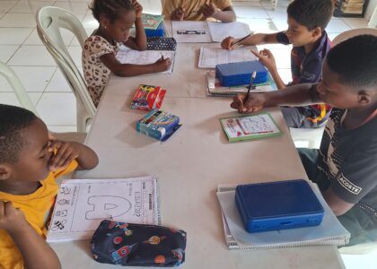 Crianças participando do reforço escolar no quilombo Matões dos Moreira no Maranhão