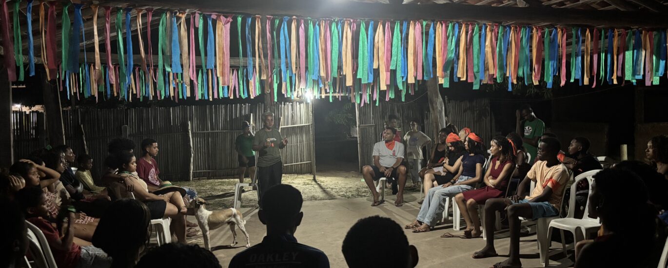 Jovens quilombolas reunidos em acampamento bíblico missionário em Codó Maranhão