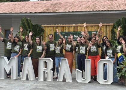 Missionários trabalhando no campo ribeirinho do Rio Gurijuba no Marajó Pará