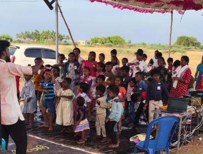 Estudantes do Sathya Veda Seminary na Índia em formação missionária e discipulado