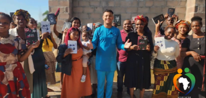 Construção da casa de oração em Moçambique com trabalho missionário, evangelismo e cuidado com crianças
