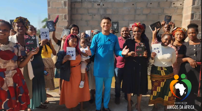 Construção da casa de oração em Moçambique com trabalho missionário, evangelismo e cuidado com crianças