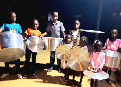 Trabalho missionário na Base de Mulotana em Moçambique com crianças, discipulado e ação social
