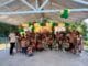 Crianças ribeirinhas participando da Escola Bíblica de Férias no Rio Jacundaí, no Marajó, e missionários conduzindo atividades.